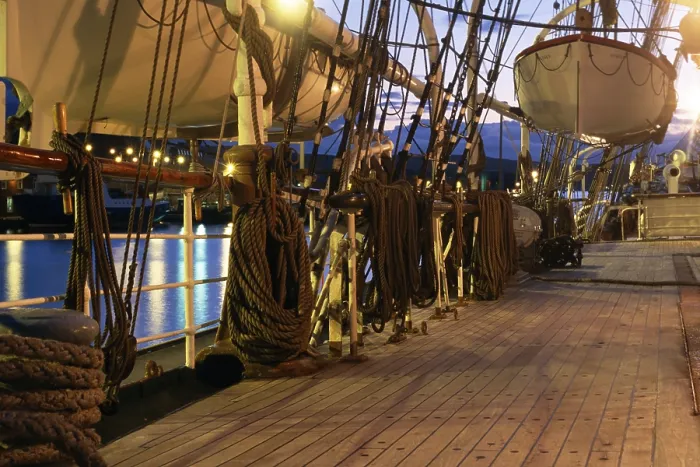 Gerahmter Druck : Eine Nacht an einem Windjammer. Gerahmter Druck : Eine Nacht an einem Windjammer.