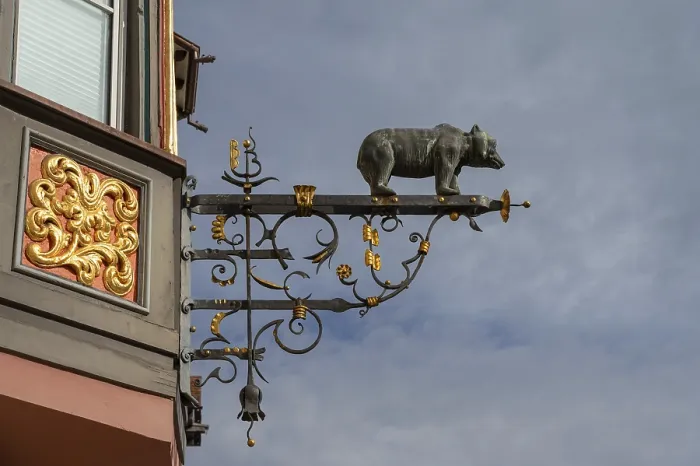 Gerahmter Druck : Nasenschutz mit Bärenfigur Gerahmter Druck : Nasenschutz mit Bärenfigur
