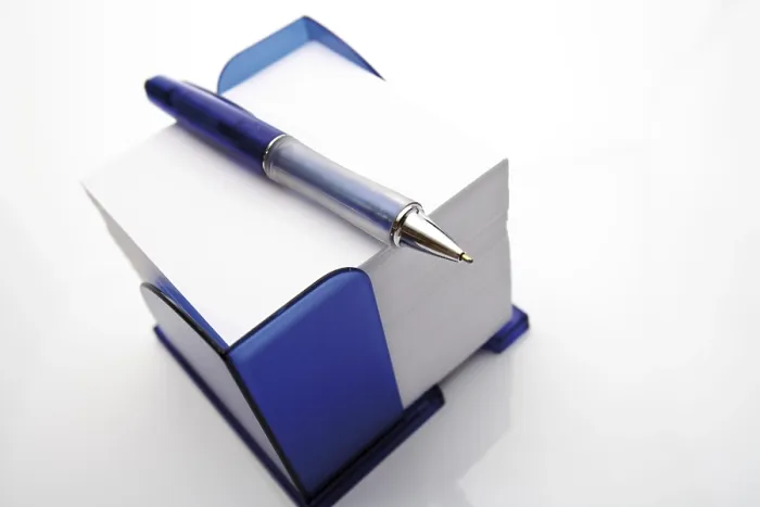 Gerahmter Druck : Notizblock mit Stift