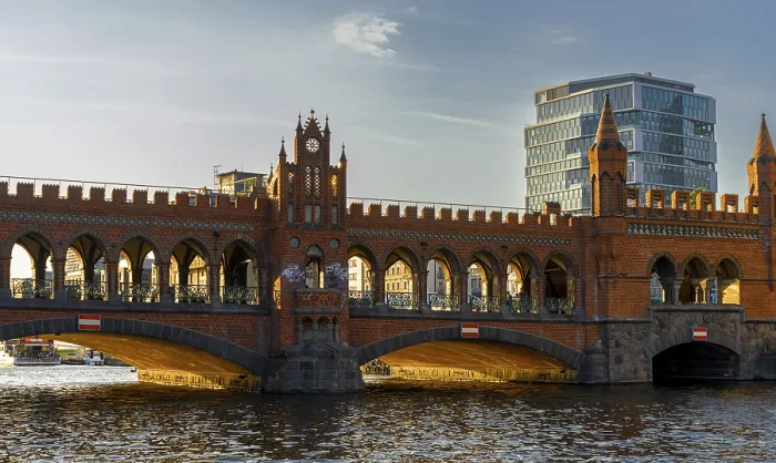 Gerahmter Druck : Oberbaumbrücke im Abendsonnenlicht. Gerahmter Druck : Oberbaumbrücke im Abendsonnenlicht.