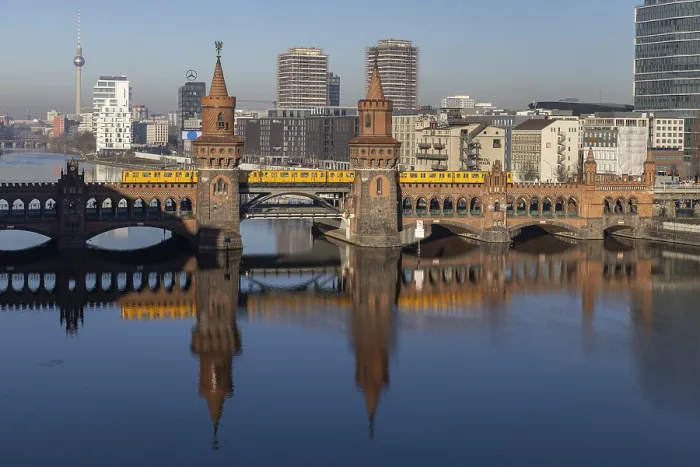 Gerahmter Druck : Oberbaumbrücke über die Spree Gerahmter Druck : Oberbaumbrücke über die Spree