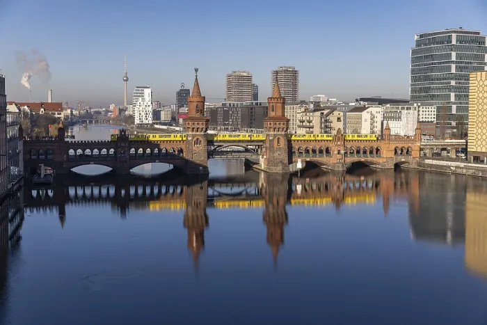 Gerahmter Druck : Oberbaumbrücke über die Spree Gerahmter Druck : Oberbaumbrücke über die Spree