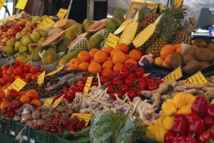Gerahmter Druck : Obst und Gemüsestand, Nürnberg. Gerahmter Druck : Obst und Gemüsestand, Nürnberg.