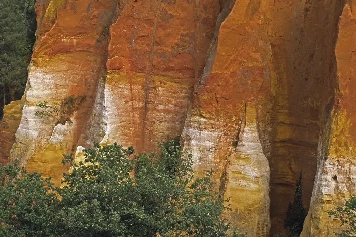 Gerahmter Druck : Ockerfelsen bei Rousillon Gerahmter Druck : Ockerfelsen bei Rousillon