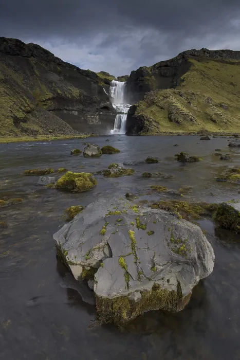 Gerahmter Druck : Ofáerufoss-Wasserfall, Eldgja oder Eldgja Feuerklamm Gerahmter Druck : Ofáerufoss-Wasserfall, Eldgja oder Eldgja Feuerklamm