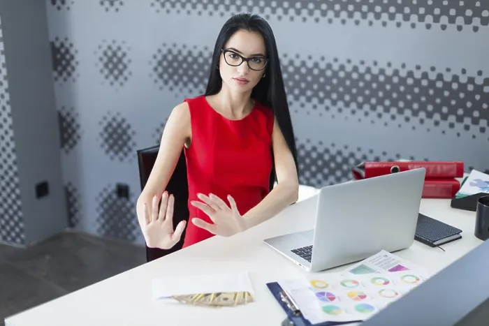 Gerahmter Druck : Büro im Hintergrund. Gerahmter Druck : Büro im Hintergrund.
