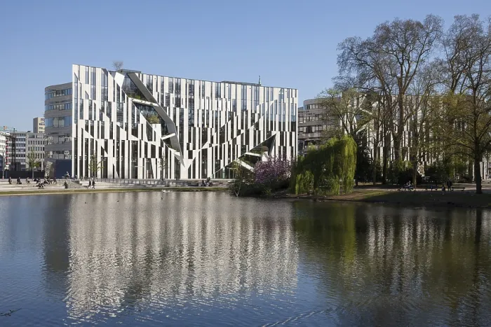 Gerahmter Druck : Bürogebäude, Architekt Daniel Libeskind. Gerahmter Druck : Bürogebäude, Architekt Daniel Libeskind.