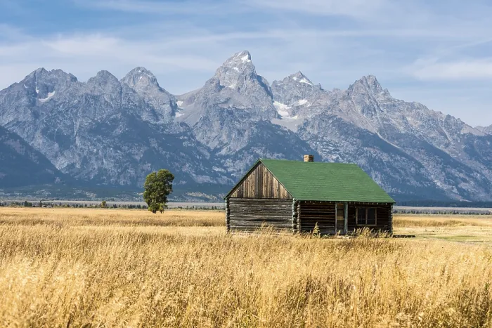 Gerahmter Druck : Altes Scheunengebäude vor der Teton Range. Gerahmter Druck : Altes Scheunengebäude vor der Teton Range.