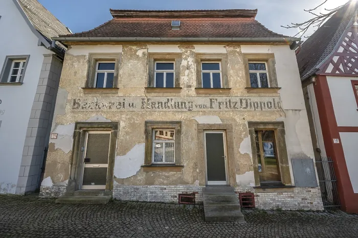 Gerahmter Druck : Altes Gebäude einer ehemaligen Bäckerei. Gerahmter Druck : Altes Gebäude einer ehemaligen Bäckerei.