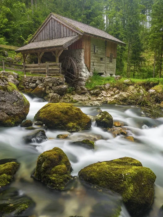 Gerahmter Druck : Altes Mühlenhaus am Golling-Wasserfall Gerahmter Druck : Altes Mühlenhaus am Golling-Wasserfall