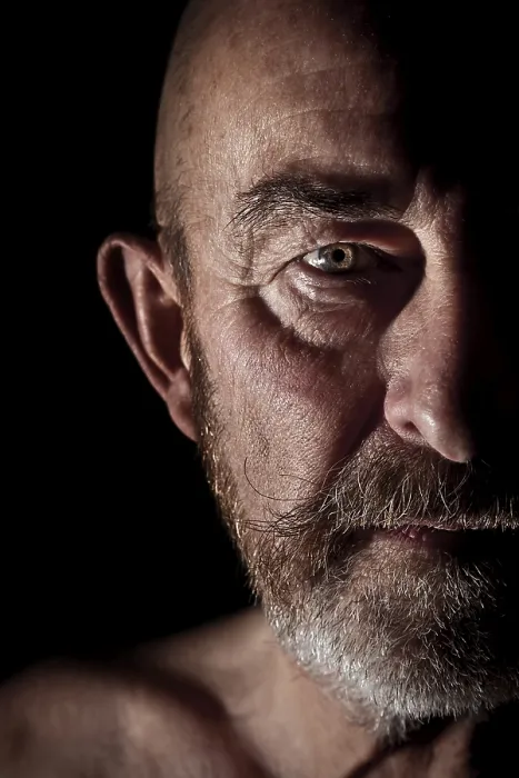 Gerahmter Druck : Ein alter Mann mit grauem Bart Gerahmter Druck : Ein alter Mann mit grauem Bart
