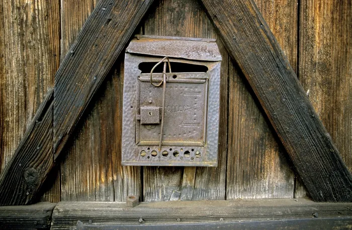 Gerahmter Druck : Alte rostige Briefkasten. Gerahmter Druck : Alte rostige Briefkasten.