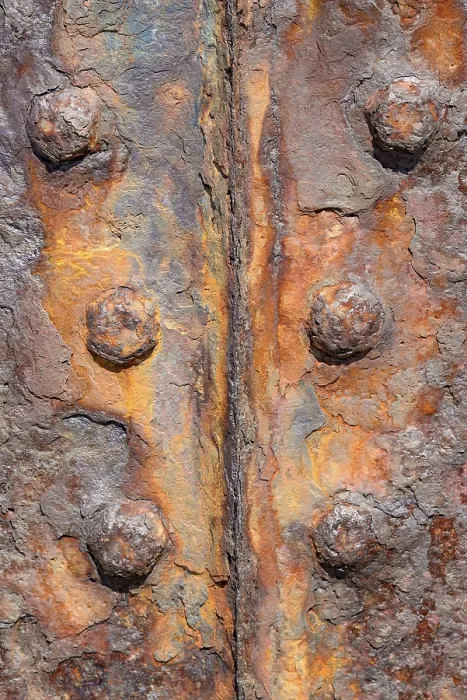 Gerahmter Druck : Altes rostiges Schutzwall-Element aus Lattenwerk. Gerahmter Druck : Altes rostiges Schutzwall-Element aus Lattenwerk.