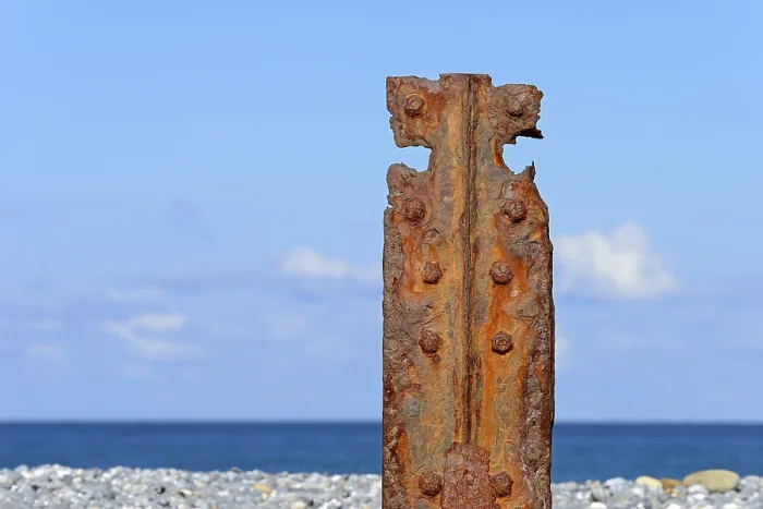 Gerahmter Druck : Verrosteter Schiffsstahlwandelement am Nordstrand, Düne, Helgoland, Nordsee, Schleswig-Holstein Gerahmter Druck : Verrosteter Schiffsstahlwandelement am Nordstrand, Düne, Helgoland, Nordsee, Schleswig-Holstein
