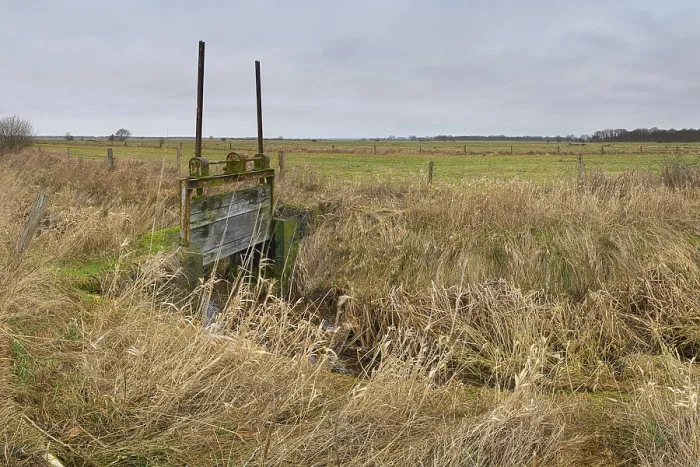 Gerahmter Druck : Alte Schleuse, Bewässerungssystem, Graben Gerahmter Druck : Alte Schleuse, Bewässerungssystem, Graben