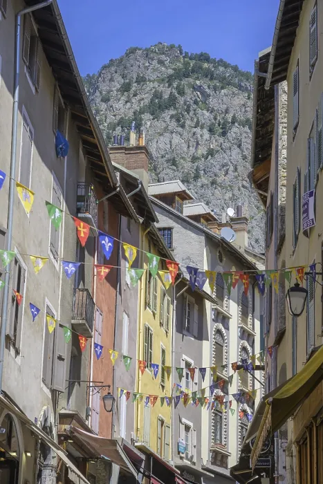 Gerahmter Druck : Im alten Stadtkern von Briançon.