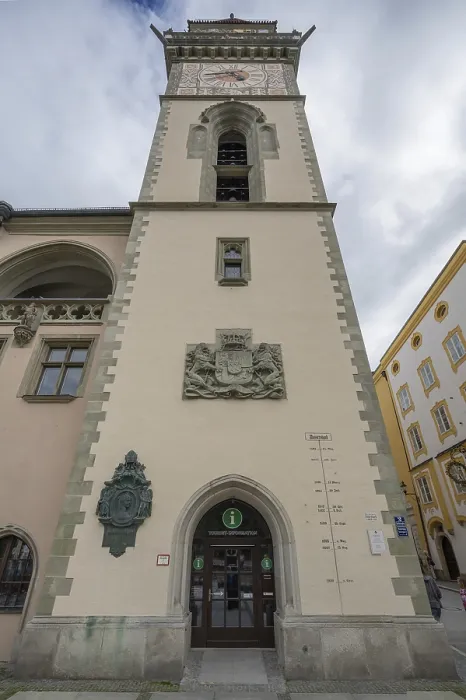 Gerahmter Druck : Der alte Rathaus-Turm mit Turmuhr.