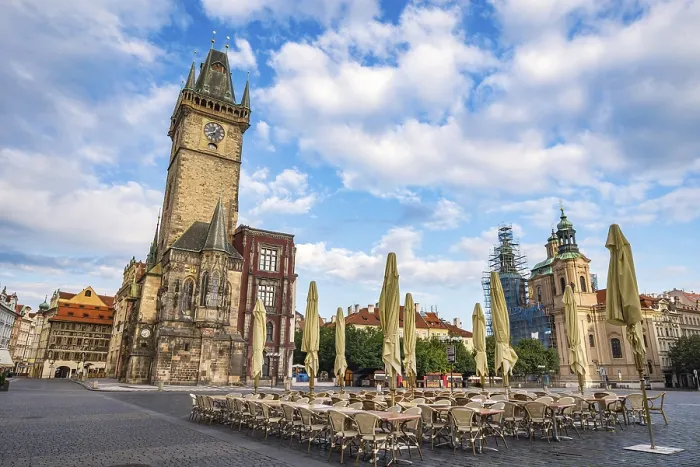 Gerahmter Druck : Altstadt-Platz und Uhrturm Gerahmter Druck : Altstadt-Platz und Uhrturm