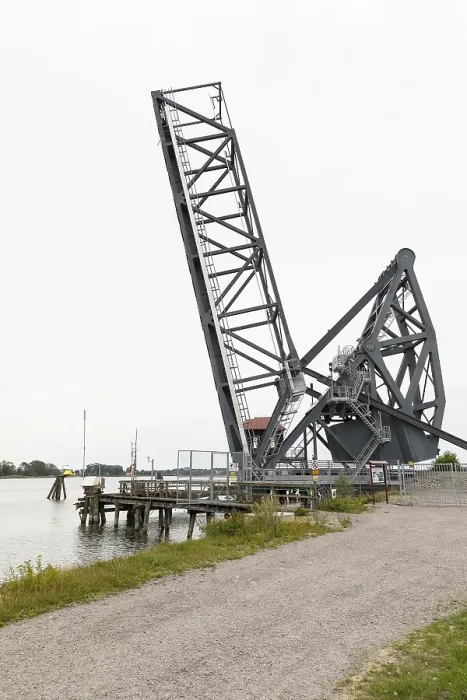 Gerahmter Druck : Einarmiger Klappbrücke, die sogenannte Deutsche Brücke. Gerahmter Druck : Einarmiger Klappbrücke, die sogenannte Deutsche Brücke.