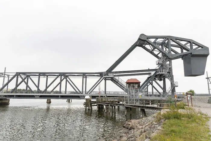 Gerahmter Druck : Einarmiger Klappbrücke, die sogenannte Deutsche Brücke. Gerahmter Druck : Einarmiger Klappbrücke, die sogenannte Deutsche Brücke.