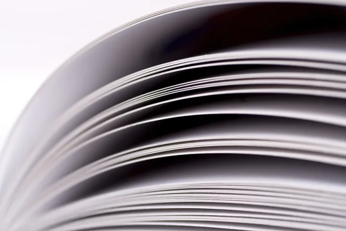 Gerahmter Druck : Buch offen als Hintergrund. Gerahmter Druck : Buch offen als Hintergrund.