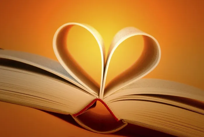 Gerahmter Druck : Ein Buch in Herzform Gerahmter Druck : Ein Buch in Herzform