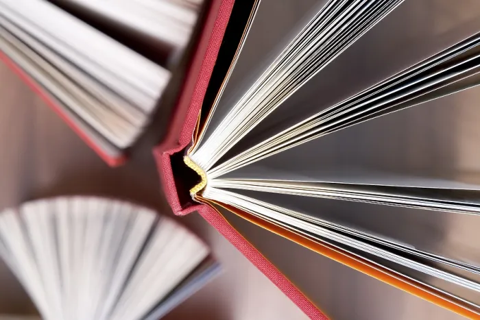 Gerahmter Druck : Drei geöffnete Bücher Gerahmter Druck : Drei geöffnete Bücher