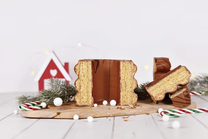 Gerahmter Druck : Offenes Kuchenstück genannt Baumkuchen. Gerahmter Druck : Offenes Kuchenstück genannt Baumkuchen.