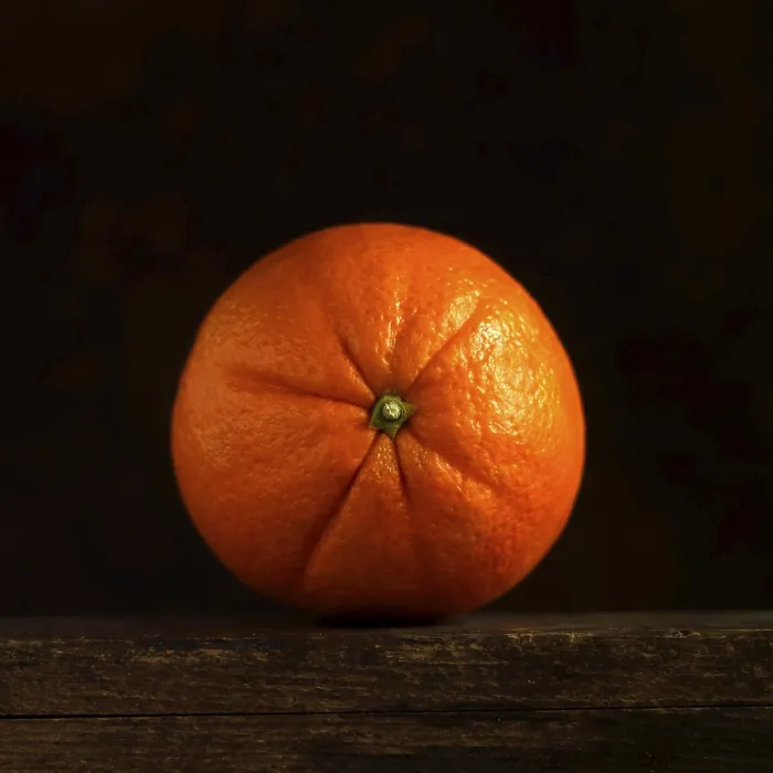 Gerahmter Druck : Orangefarbenes Objekt auf schwarzem Hintergrund Gerahmter Druck : Orangefarbenes Objekt auf schwarzem Hintergrund