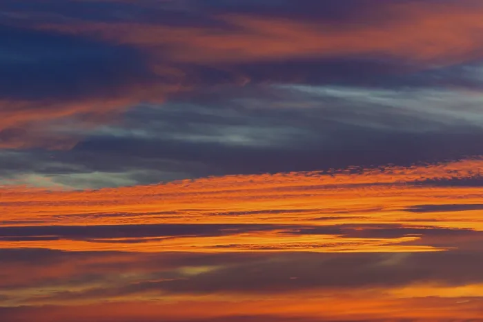 Gerahmter Druck : Orangefarbene Wolken im Abendhimmel. Gerahmter Druck : Orangefarbene Wolken im Abendhimmel.