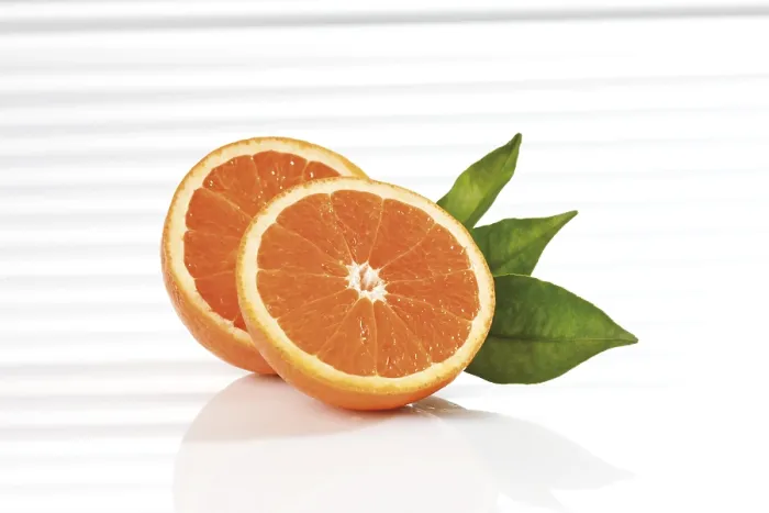 Gerahmter Druck : Orange, zwei Hälften. Gerahmter Druck : Orange, zwei Hälften.