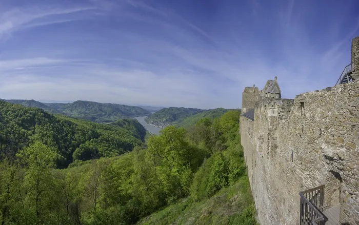 Gerahmter Druck : Außenmauer der Aggstein-Ruine, Wachau. Gerahmter Druck : Außenmauer der Aggstein-Ruine, Wachau.