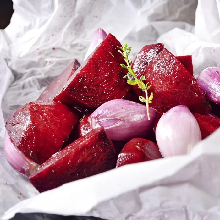 Gerahmter Druck : Rote Beete im Backofen. Gerahmter Druck : Rote Beete im Backofen.