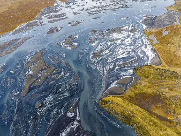 Gerahmter Druck : Überwucherte Flusslandschaft, Eldhraun. Gerahmter Druck : Überwucherte Flusslandschaft, Eldhraun.