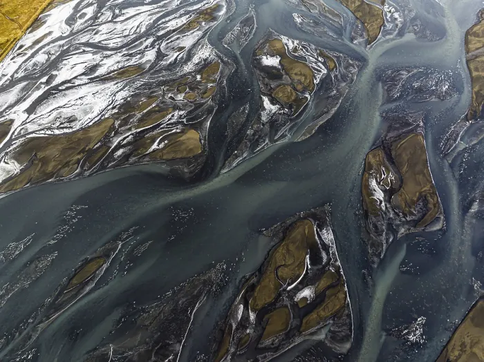 Gerahmter Druck : Überwucherte Flusslandschaft, Eldhraun. Gerahmter Druck : Überwucherte Flusslandschaft, Eldhraun.