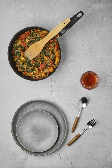 Gerahmter Druck : Überblicksansicht von Spaghetti mit Spinat. Gerahmter Druck : Überblicksansicht von Spaghetti mit Spinat.
