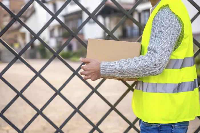 Gerahmter Druck : Paketlieferant eines Online-Verkaufs. Gerahmter Druck : Paketlieferant eines Online-Verkaufs.