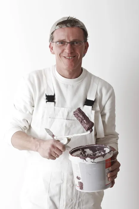 Gerahmter Druck : Malender mit Farbwalze und Eimer. Gerahmter Druck : Malender mit Farbwalze und Eimer.