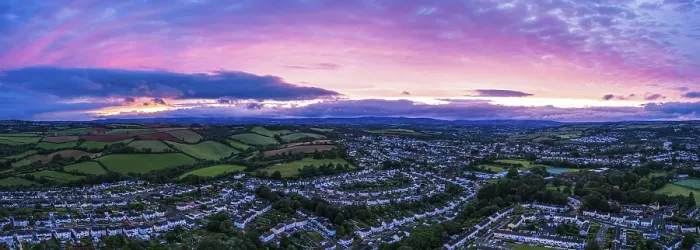 Gerahmter Druck : Panorama eines Sonnenuntergangs über Torquay Fields aus einer Drohne. Gerahmter Druck : Panorama eines Sonnenuntergangs über Torquay Fields aus einer Drohne.