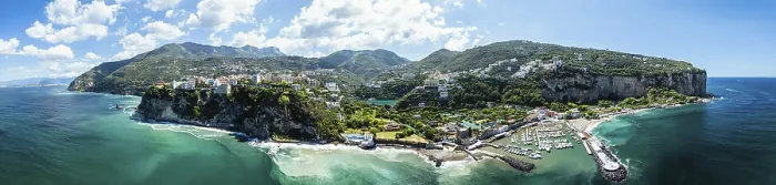 Gerahmter Druck : Panorama von Vico Equense aus einer Drohne. Gerahmter Druck : Panorama von Vico Equense aus einer Drohne.
