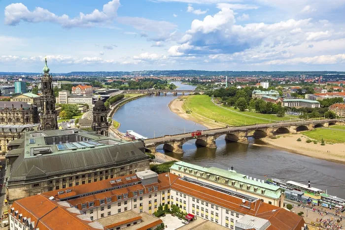 Gerahmter Druck : Panoramablick auf Dresden und die Elbe. Gerahmter Druck : Panoramablick auf Dresden und die Elbe.