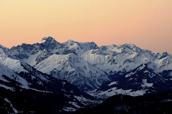 Gerahmter Druck : Panoramablick auf Bergspitzen Gerahmter Druck : Panoramablick auf Bergspitzen