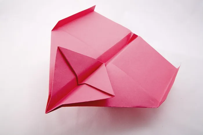Gerahmter Druck : Ein Papierflieger Gerahmter Druck : Ein Papierflieger