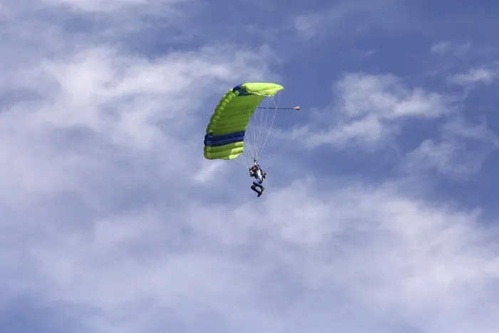 Gerahmter Druck : Parachutist Gerahmter Druck : Parachutist