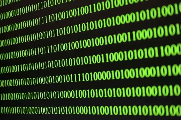 Gerahmter Druck : Parallele grüne binäre Codezeilen auf schwarzem Hintergrund. Gerahmter Druck : Parallele grüne binäre Codezeilen auf schwarzem Hintergrund.