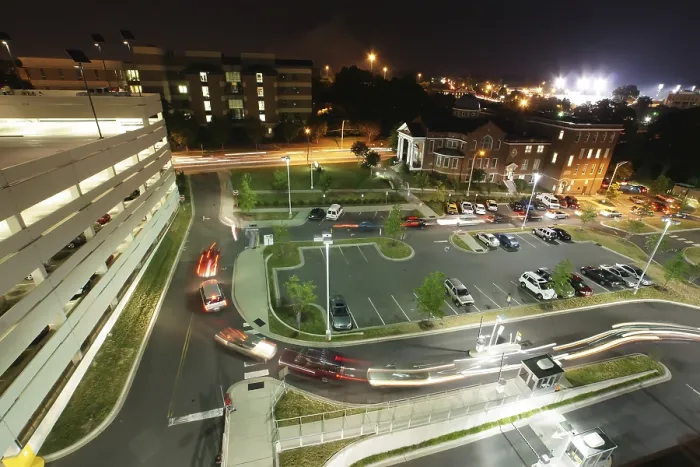 Gerahmter Druck : Parkplatz bei Nacht Gerahmter Druck : Parkplatz bei Nacht