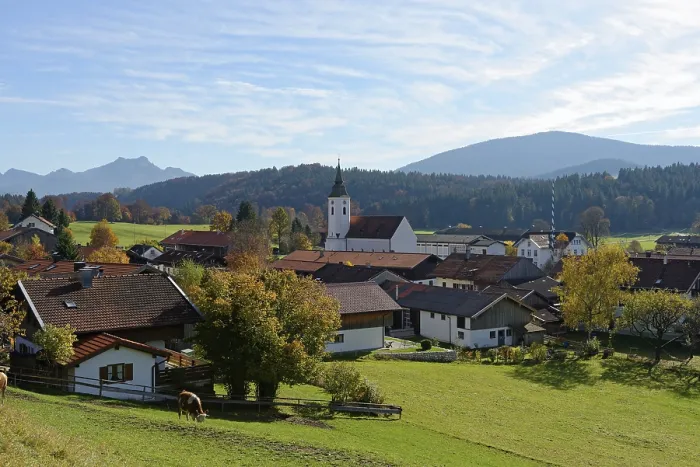 Gerahmter Druck : Parsberg vor Bergen im Herbst. Gerahmter Druck : Parsberg vor Bergen im Herbst.