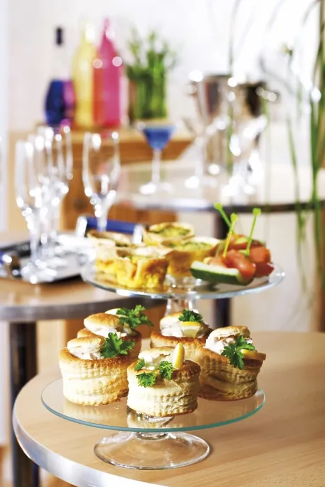 Gerahmter Druck : Parteibuffet Gerahmter Druck : Parteibuffet