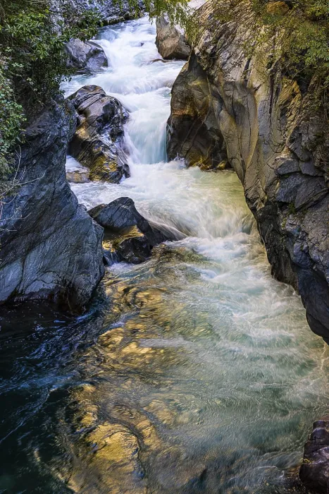 Gerahmter Druck : Passengeorge mit kleinem Wasserfall. Gerahmter Druck : Passengeorge mit kleinem Wasserfall.
