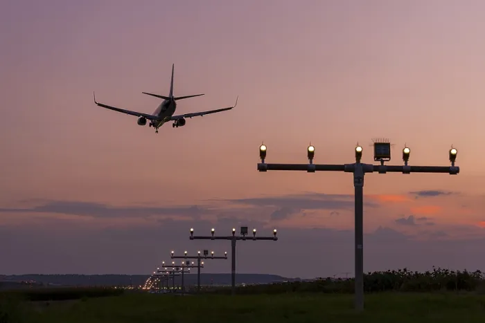 Gerahmter Druck : Passagierflugzeug annähernd. Gerahmter Druck : Passagierflugzeug annähernd.